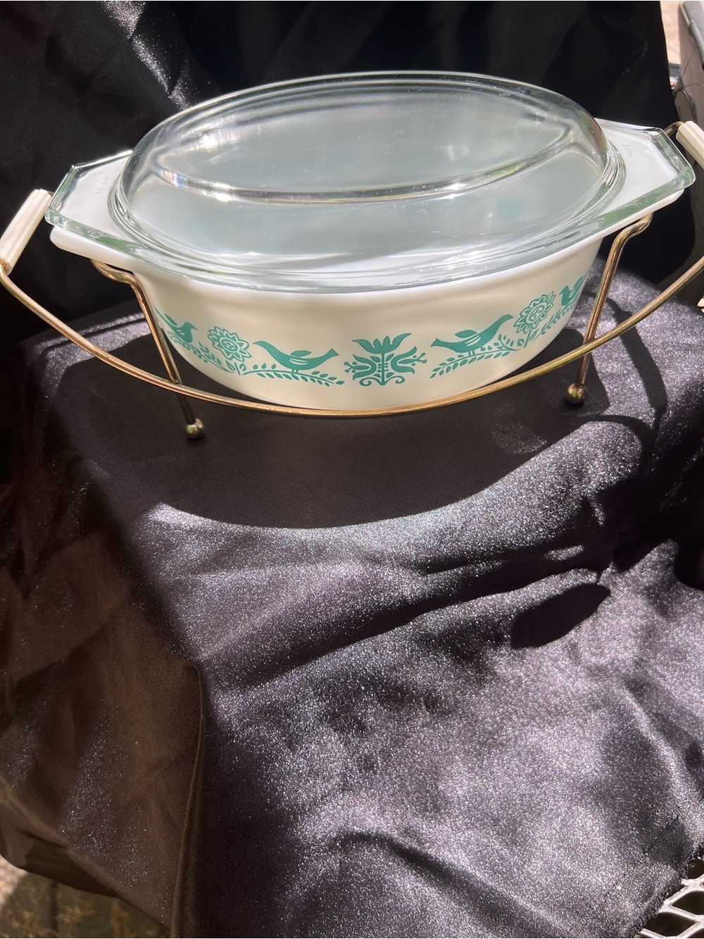 Vintage PYREX casserole dish with lid and holder circa 1959-1961 - Picture 11 of 11